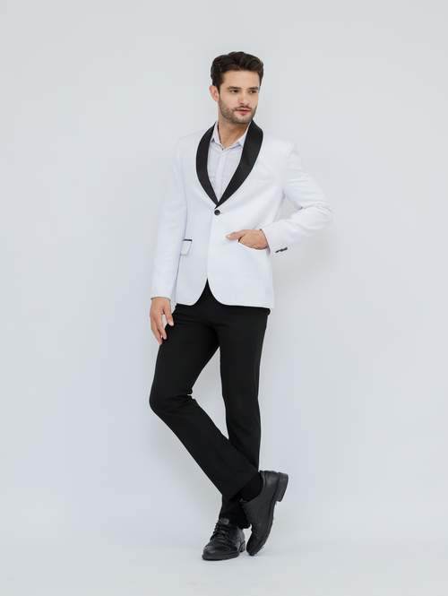 Ivory Tuxedo tampilan 2